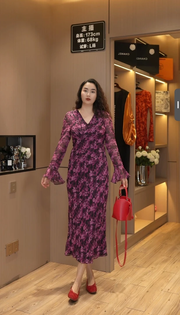 （清货）2025夏季新款V领碎花收腰连衣裙高级感气质显瘦长裙