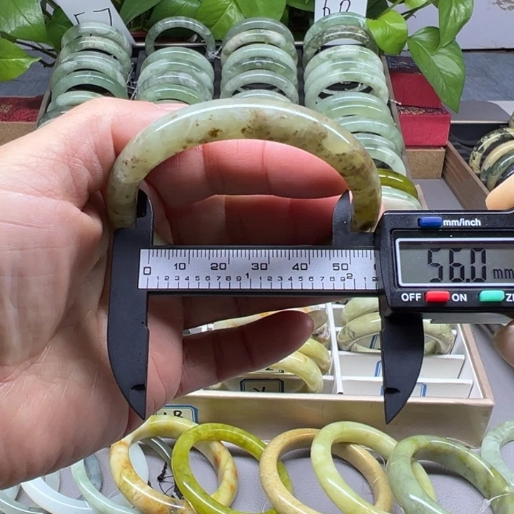 蛇纹石玉未镶嵌手镯32