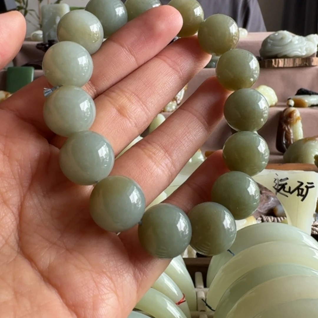 颈饰未镶嵌和田玉(糖玉)