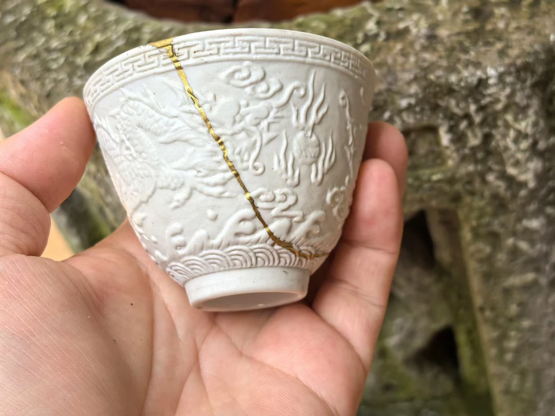 老龙窑浮雕双龙戏珠纹仰钟杯反瓷杯外身不上釉生瓷内施白釉主人杯