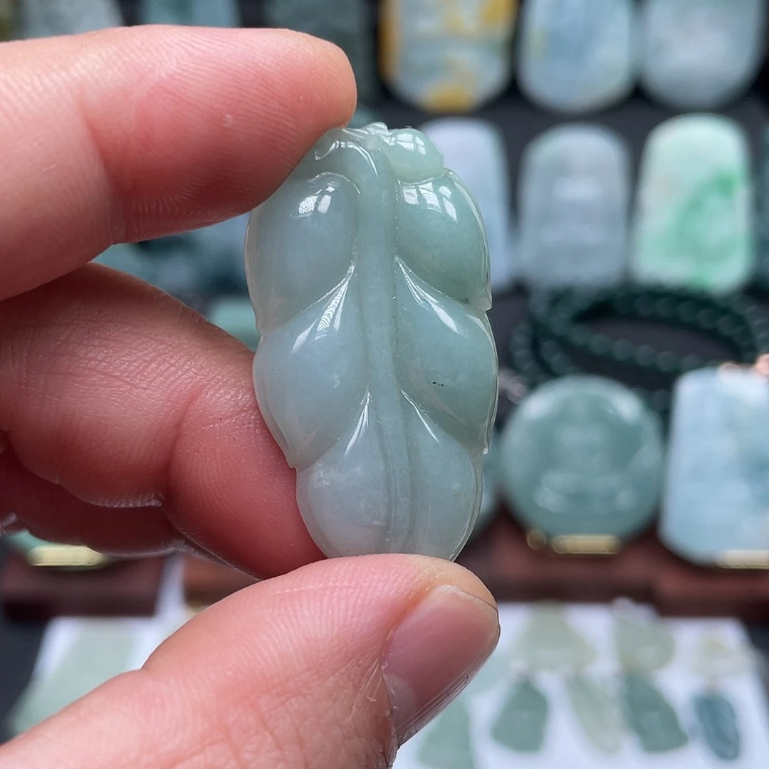 翡翠未镶嵌颈饰叶子