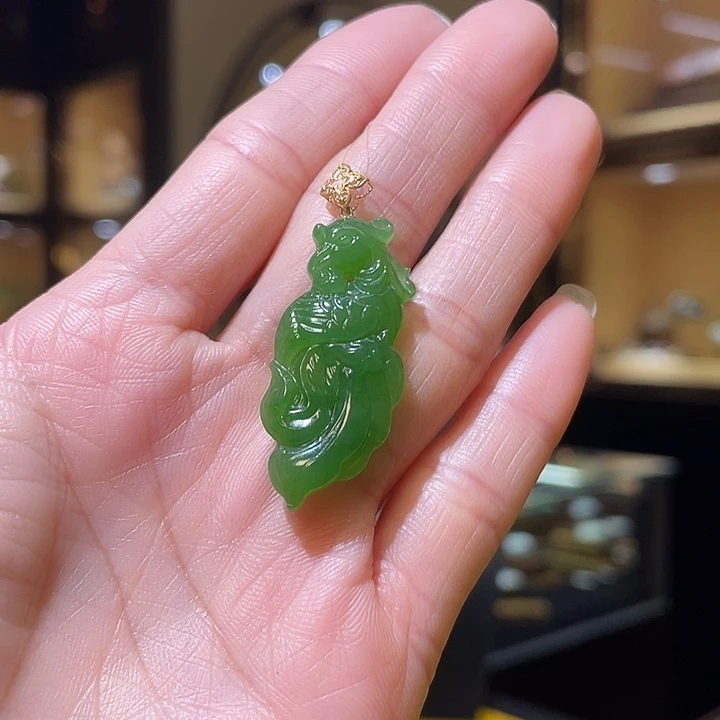 颈饰18K金镶嵌和田玉有凤来仪