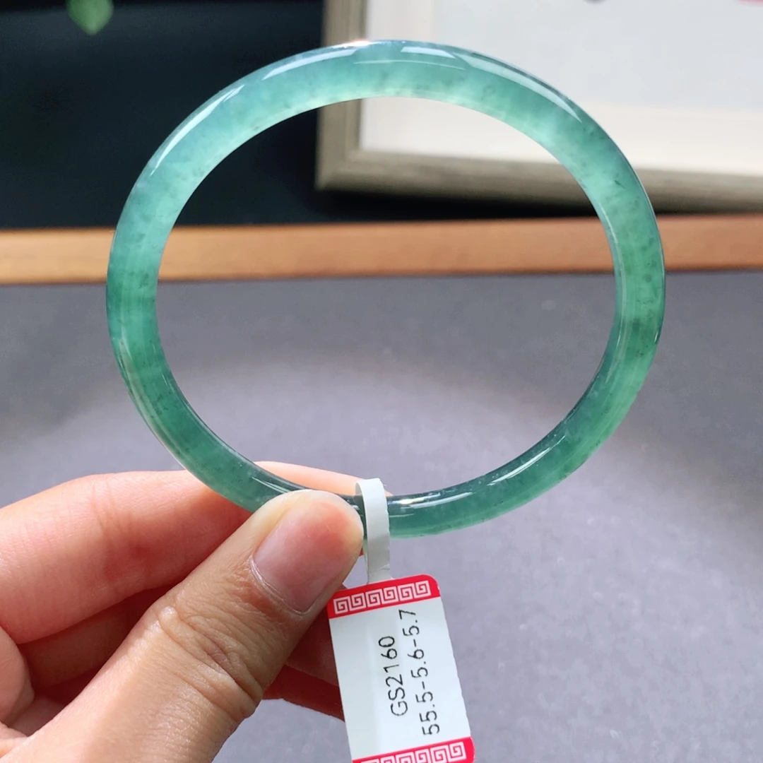 翡翠手镯未镶嵌天然翡翠手镯