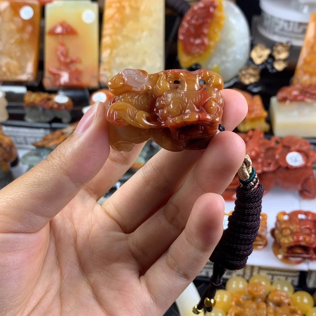 石英质玉（黄龙玉）未镶嵌挂件