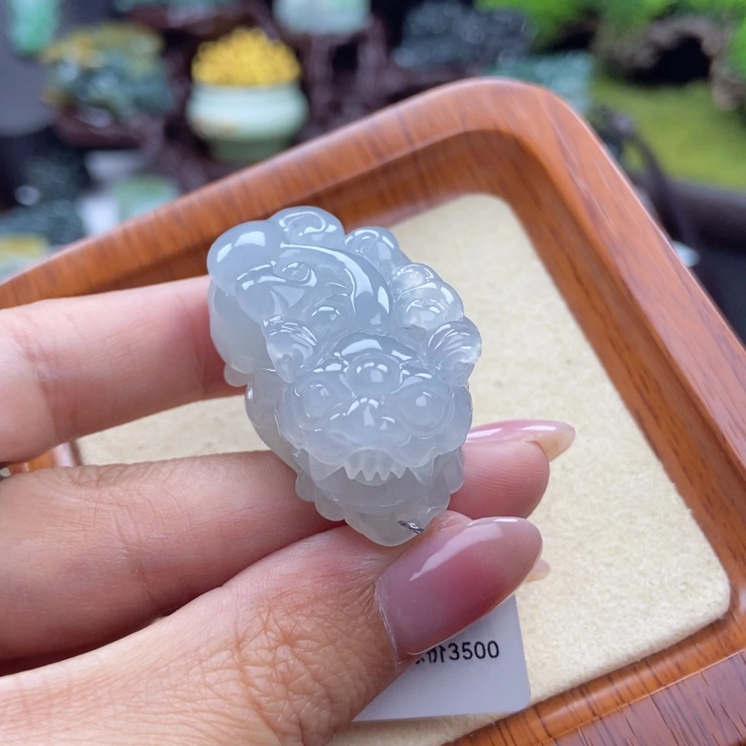 翡翠未镶嵌颈饰A4 冰蓝含珠貔貅
