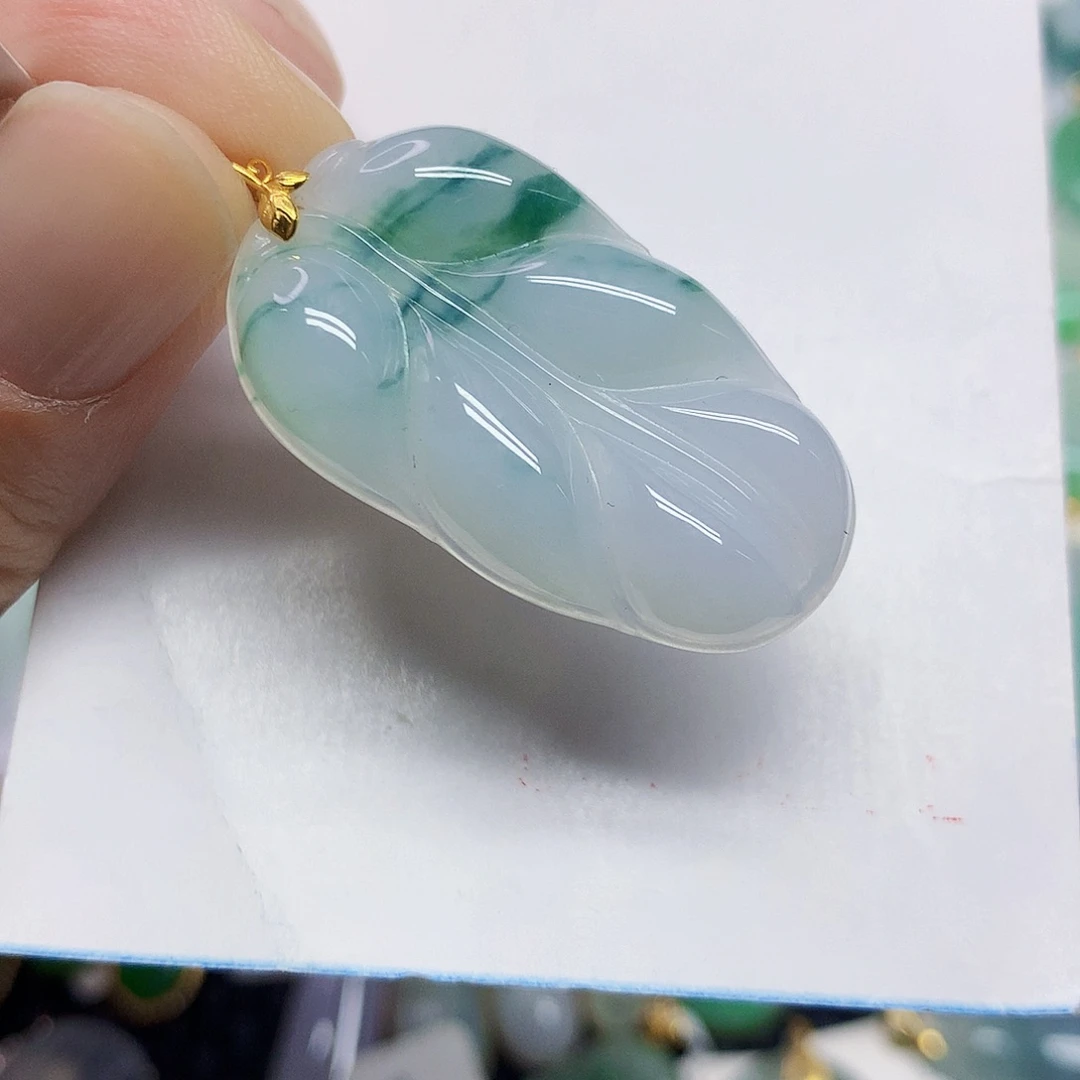 颈饰18K金镶嵌翡翠叶子