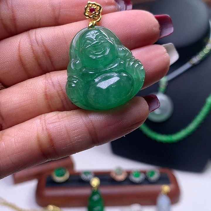 翡翠吊坠(赠链)未镶嵌