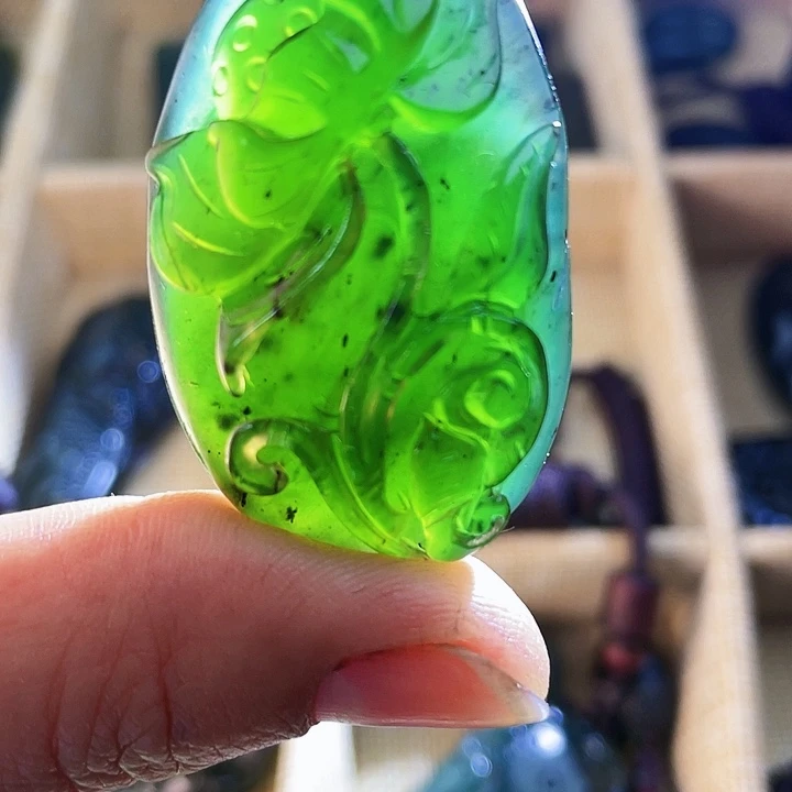 蛇纹石玉未镶嵌挂件