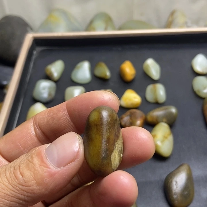 和田玉（糖玉）未镶嵌珠宝奇石