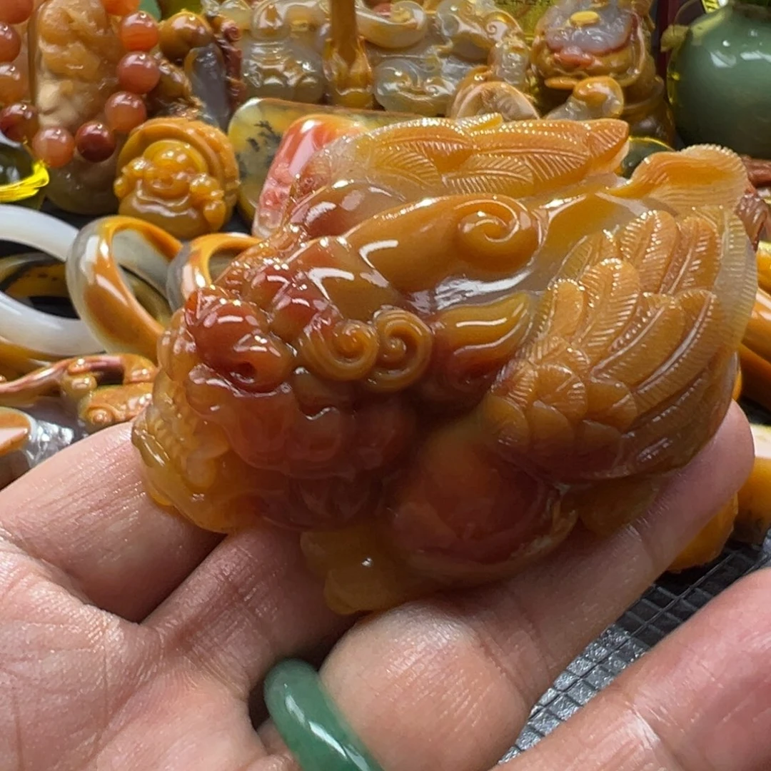 余***念石英质玉未镶嵌颈饰