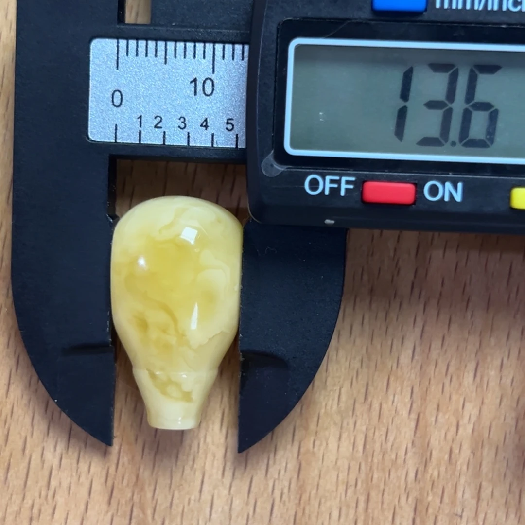 裸石琥珀未镶嵌三通