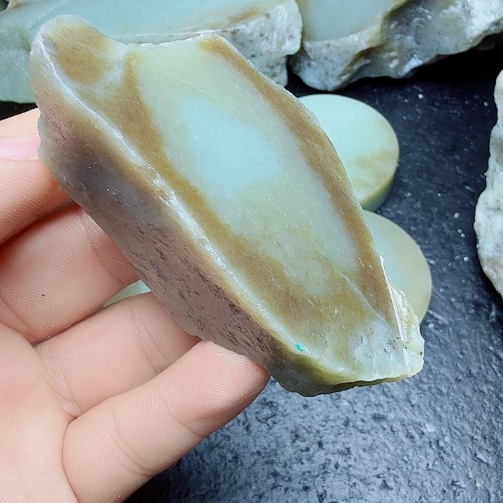 和田玉（糖玉）未镶嵌珠宝奇石