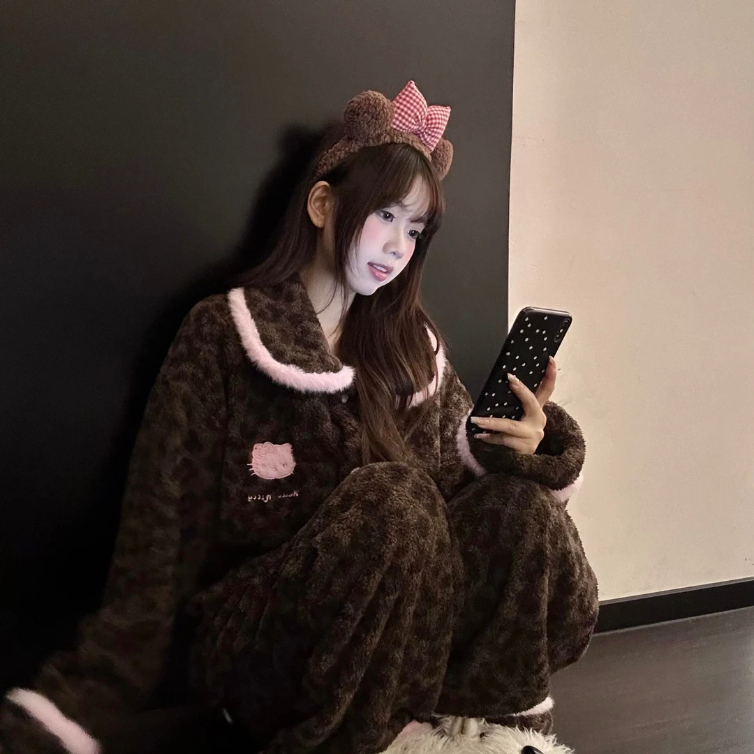 2025甜酷豹纹Kitty珊瑚绒睡衣女冬季新款加厚保暖外套家居服套装