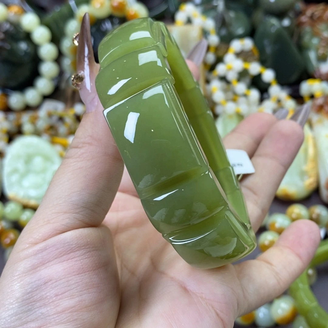 未镶嵌手串透闪石质玉百**君手牌