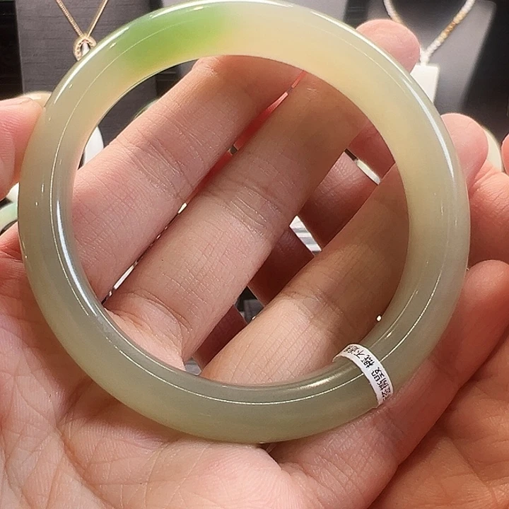 A****和田玉未镶嵌颈饰