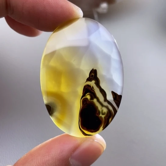 玛瑙/玉髓颈饰未镶嵌马**云