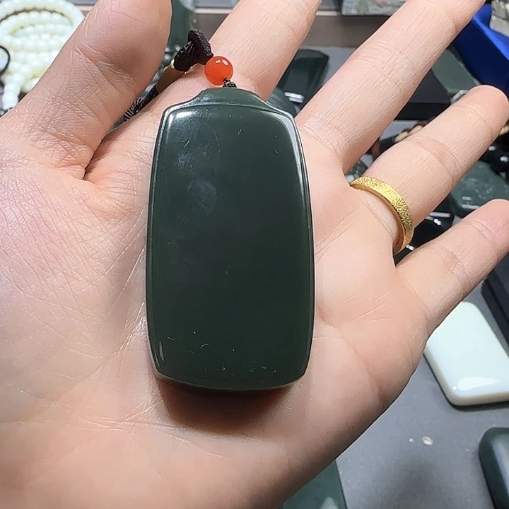 颈饰未镶嵌和田玉（青玉）c***n