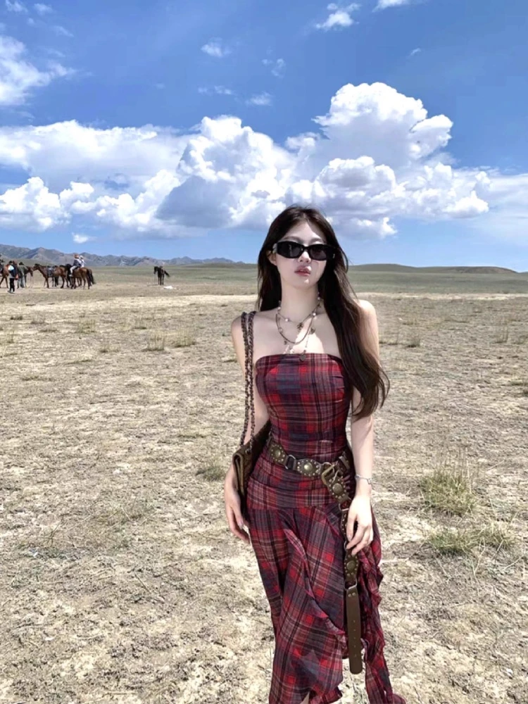 新疆草原旅行拍照穿搭度假长裙辣妹格纹不规则收腰开叉抹胸连衣裙