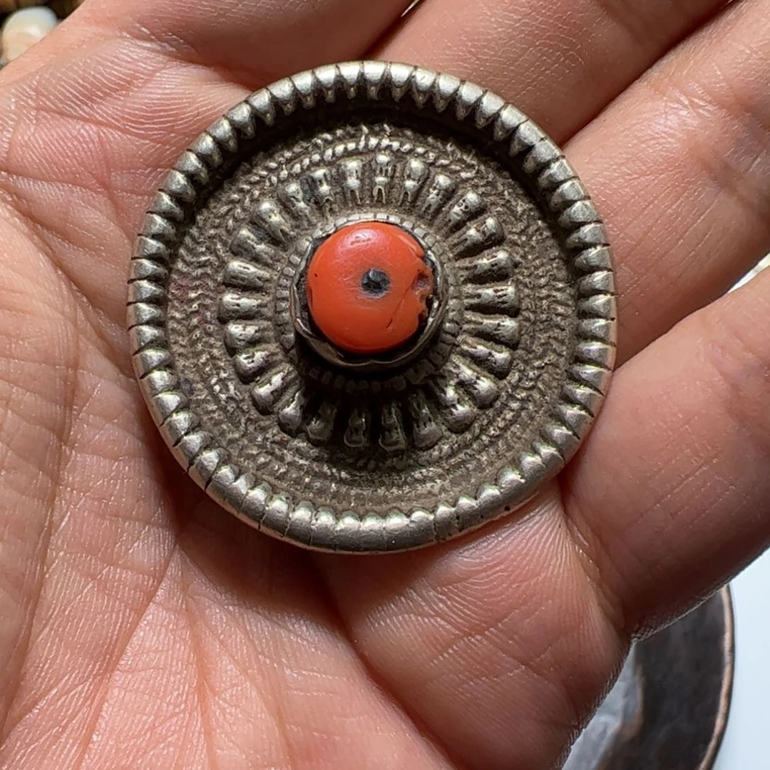 玻璃颈饰?****?墨白藏传出品56