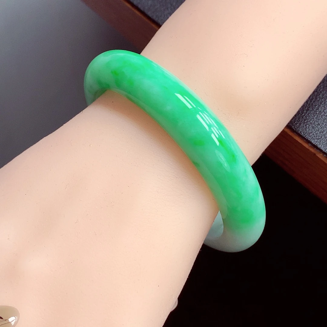 翡翠手镯未镶嵌缅甸翡翠