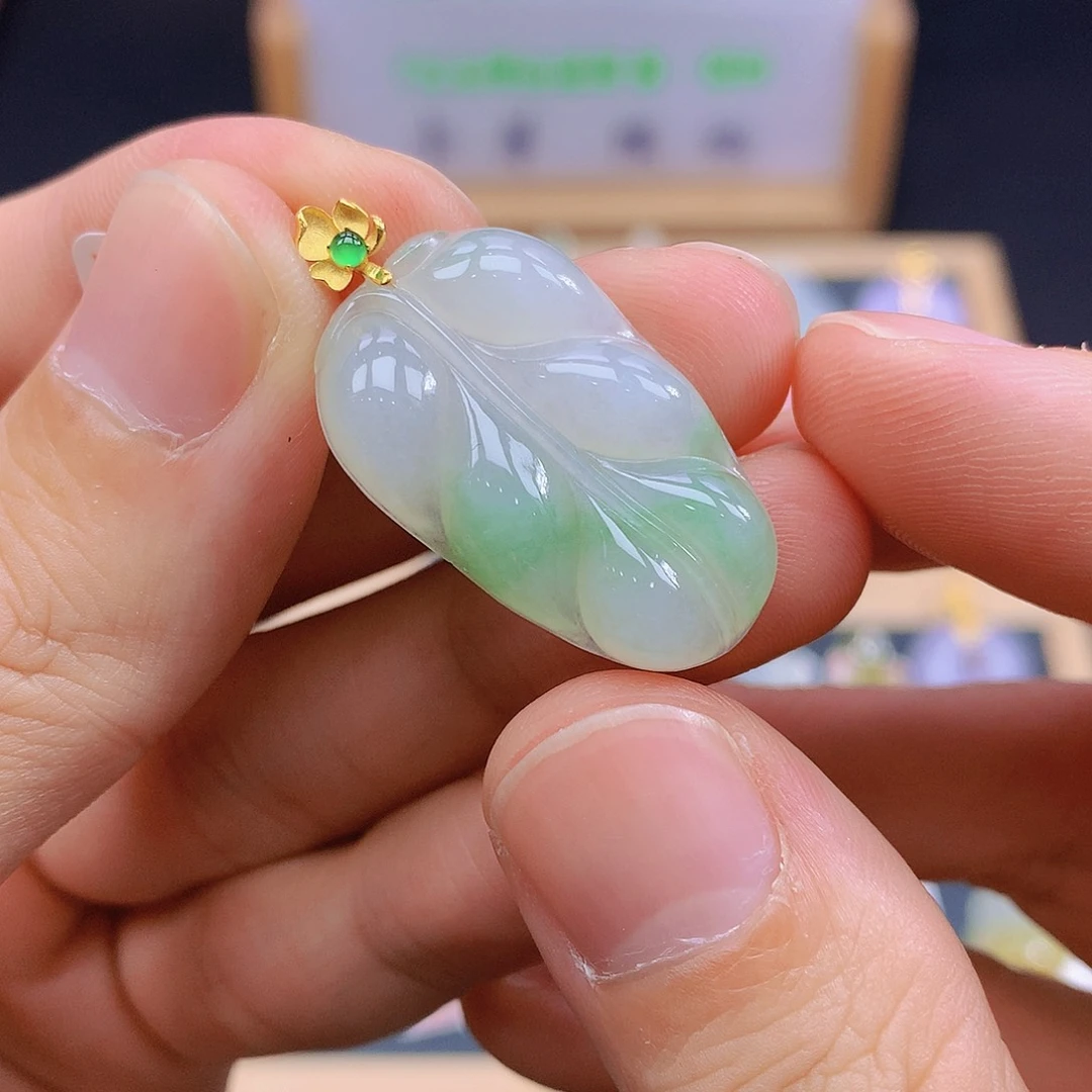 翡翠18K金镶嵌颈饰翡翠