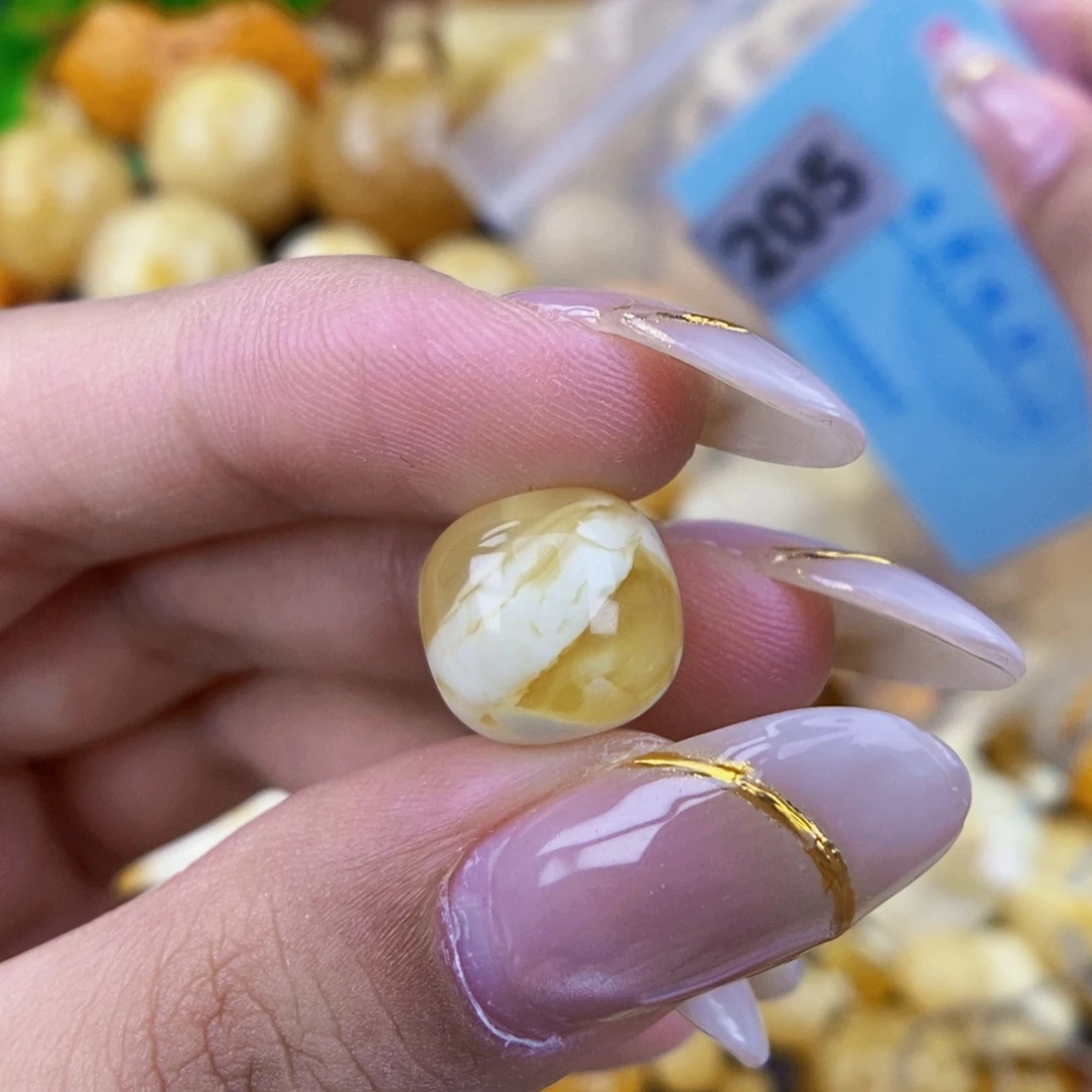 未镶嵌琥珀珠宝奇石12.2