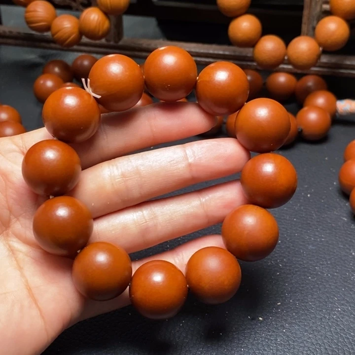 手串橄榄核1.9尺寸树王鸡血红光珠