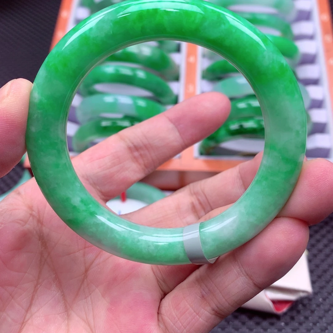 翡翠未镶嵌手镯翡翠