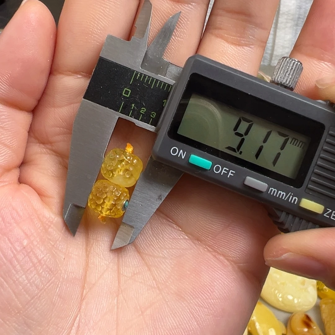 琥珀未镶嵌裸石琥珀