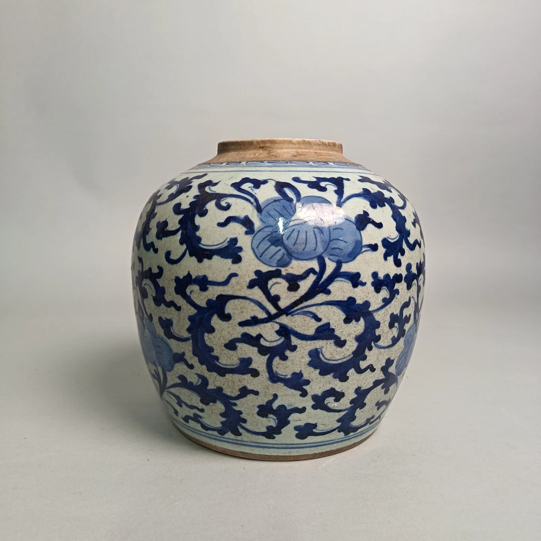 【010011142】清代 青花缠枝花罐
