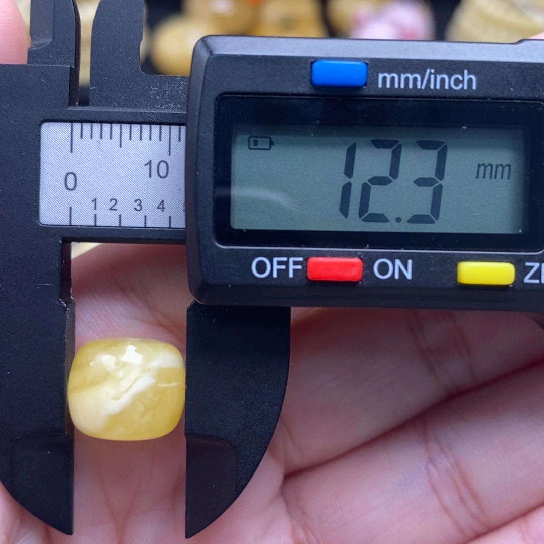 蜜蜡未镶嵌珠宝奇石