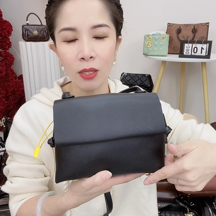 蚕丝小牛剖层皮革PU