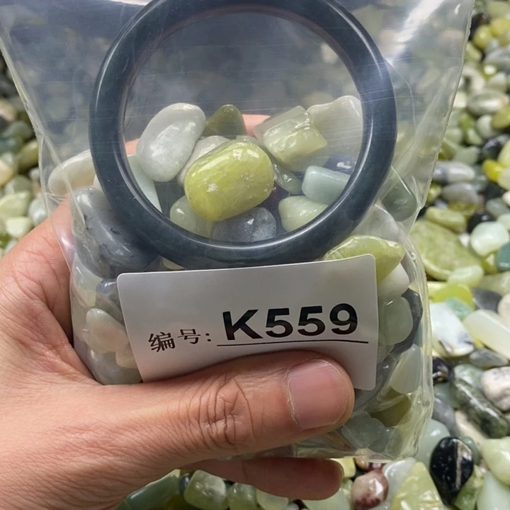 蛇纹石玉鱼缸石未镶嵌