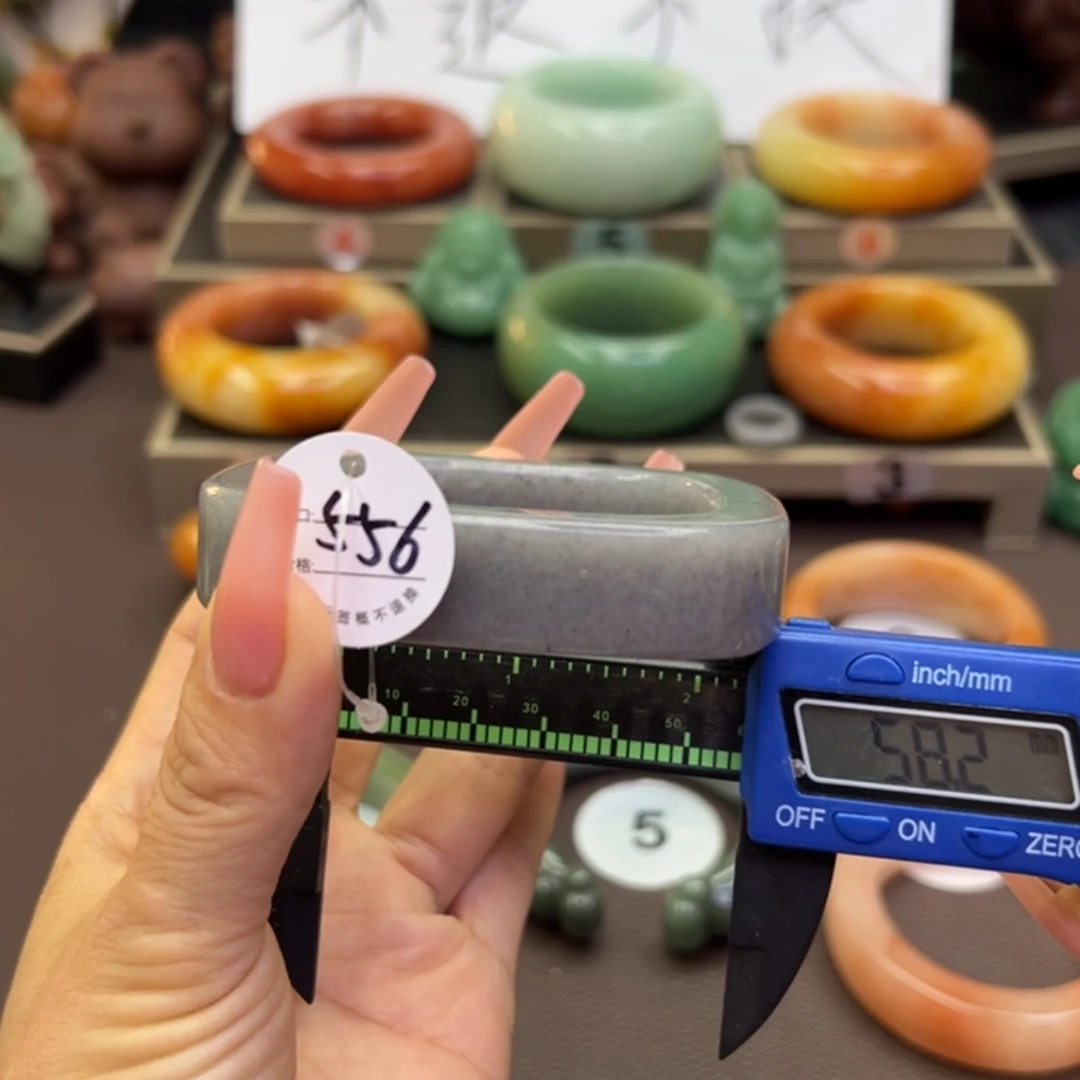 未镶嵌手镯石英岩玉