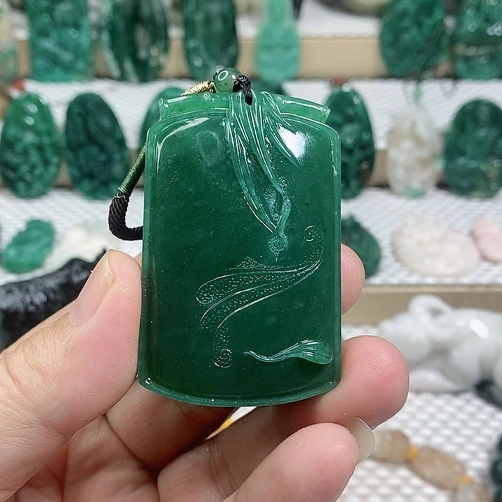 未镶嵌独山玉颈饰