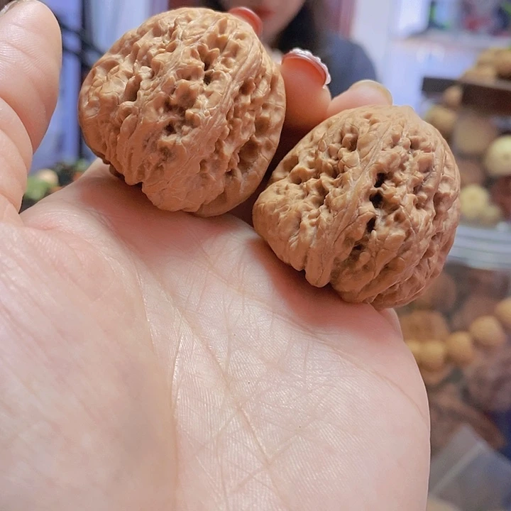 【闪购商品】文玩核桃把件37平谷凹底