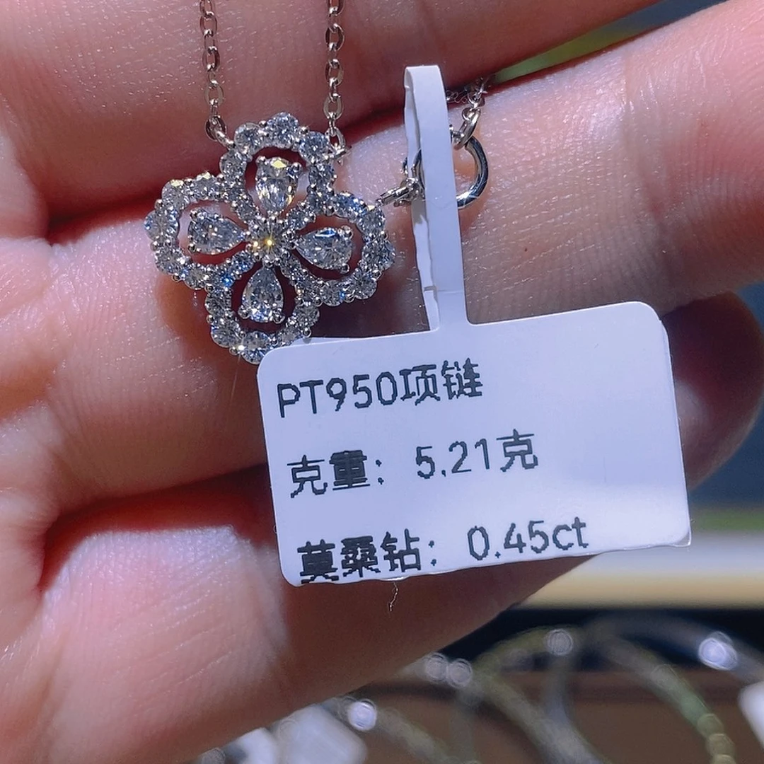 铂Pt950镶嵌合成碳硅石（莫桑石）项链