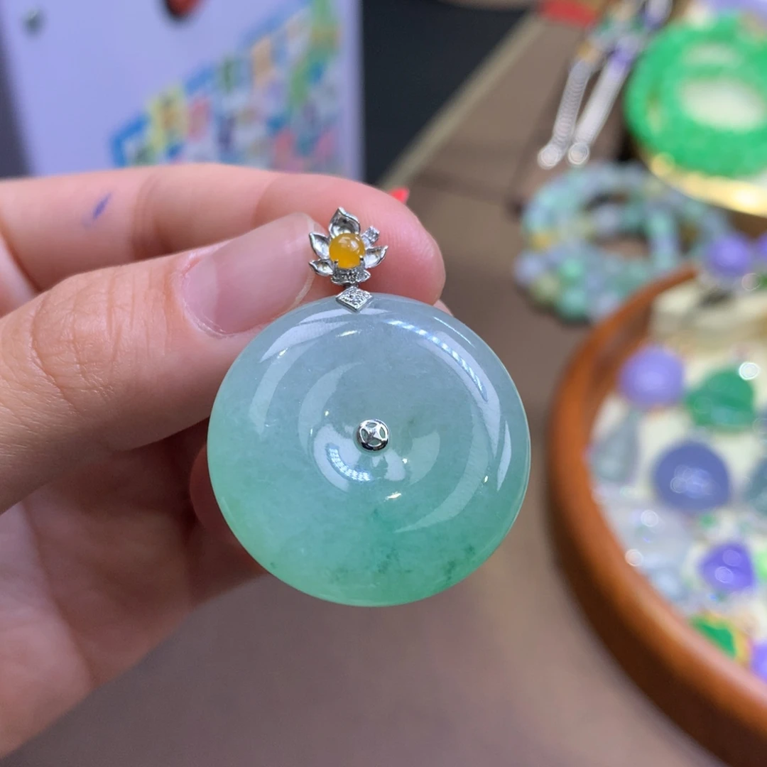 翡翠18K金镶嵌颈饰翡翠