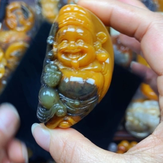 石英质玉（黄龙玉）未镶嵌颈饰
