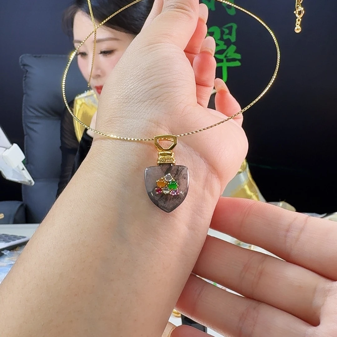 翡翠18K金镶嵌吊坠(不含链)18k镶嵌  赠银项圈