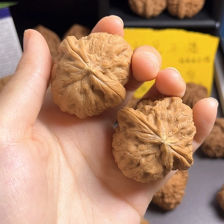 文玩核桃把件驴打滚黄金顶