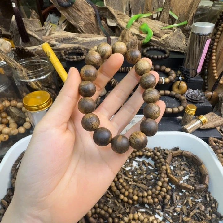 一***往沉香碎屑沉香海南虎斑棋1.4大13克➕沉香碎屑多样性