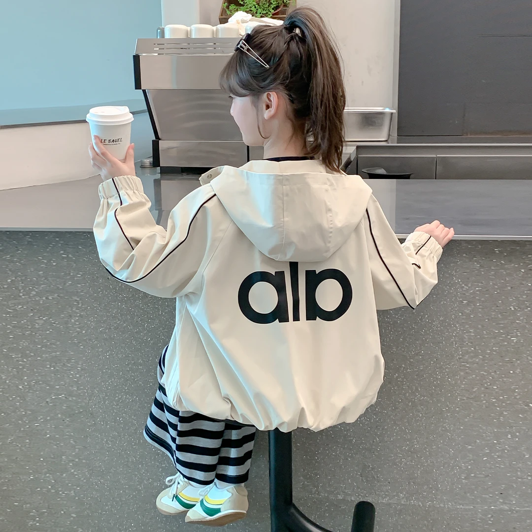 女童外套春秋款2025新款儿童女孩大童秋装冲锋衣洋气炸街上衣秋季