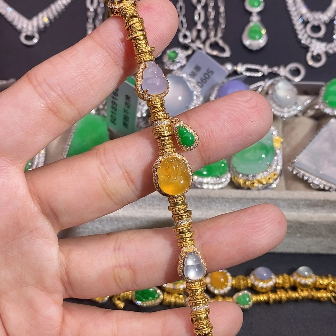 翡翠18K金镶嵌耳饰