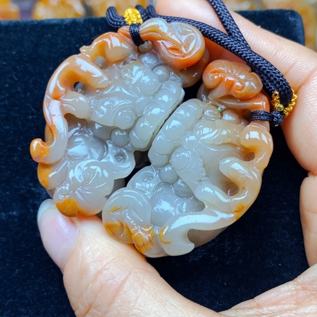 未镶嵌石英质玉（黄龙玉）颈饰