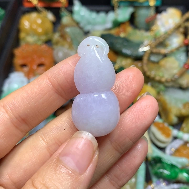 翡翠未镶嵌颈饰葫芦