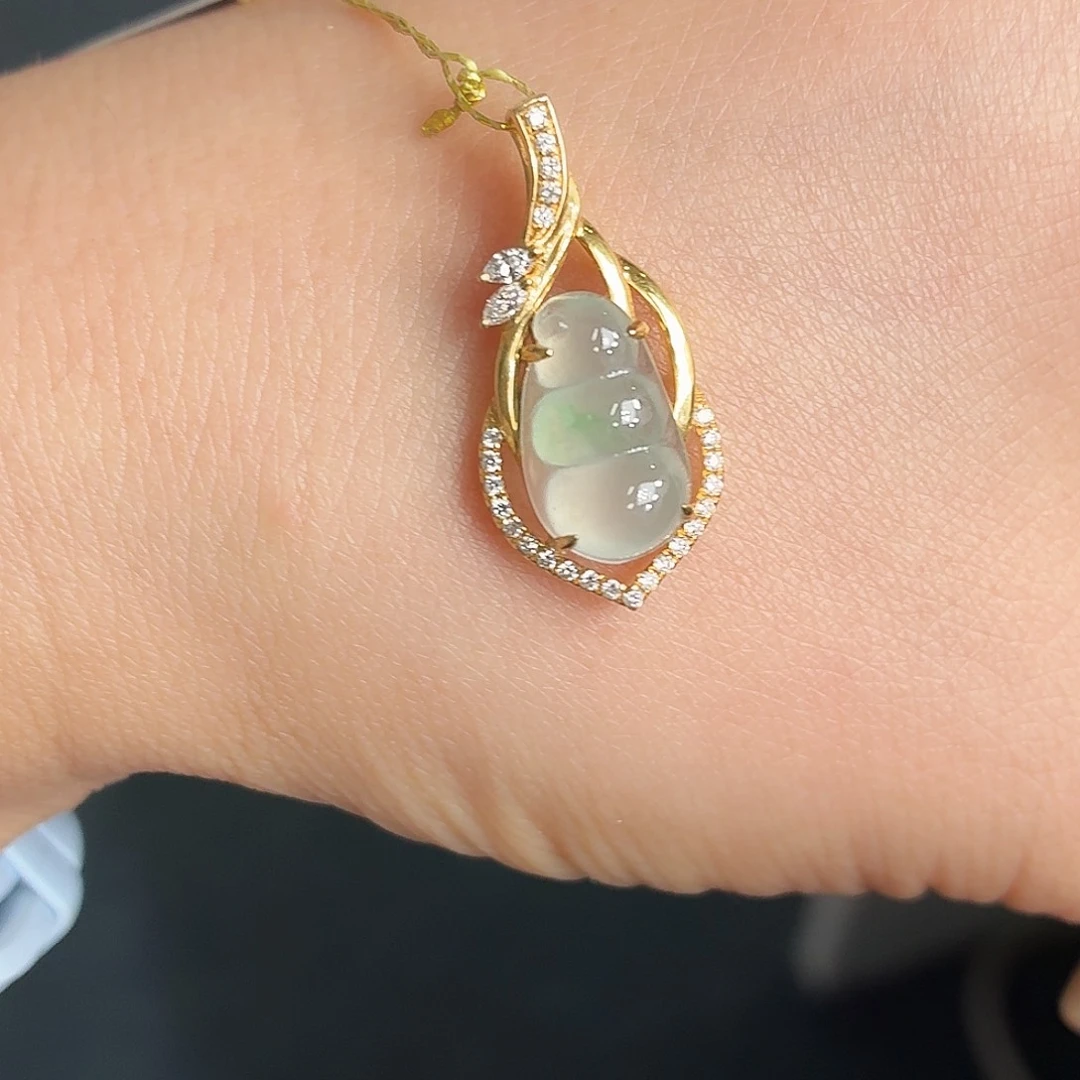 翡翠18K金镶嵌颈饰