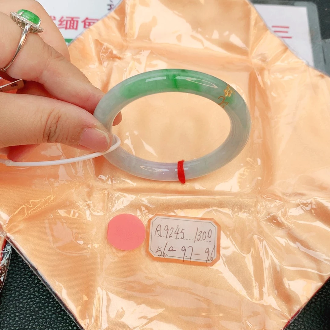 翡翠手镯未镶嵌缅甸翡翠