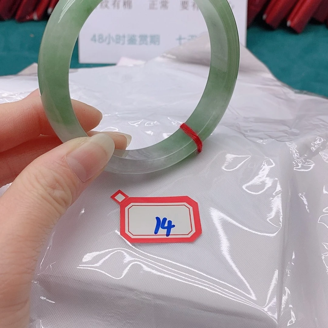 翡翠手镯未镶嵌栋*妈1444444444