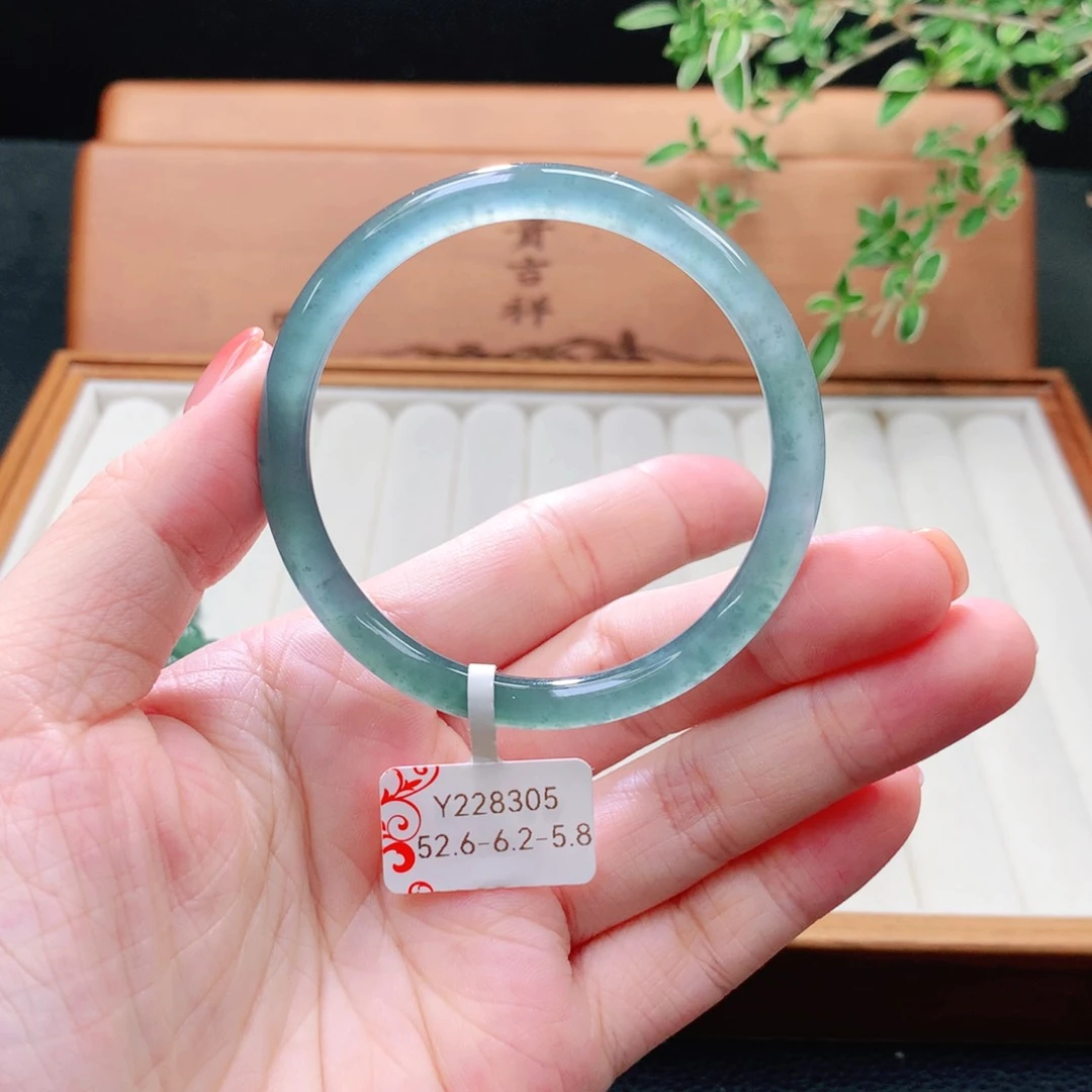 未镶嵌手镯（圆镯）翡翠